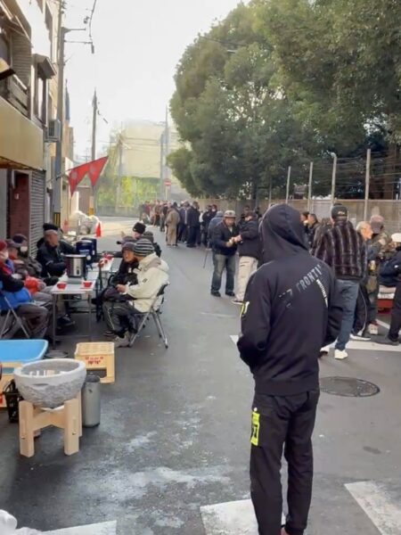 炊き出しにて餅つきを行いました